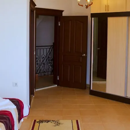 Amber Villa